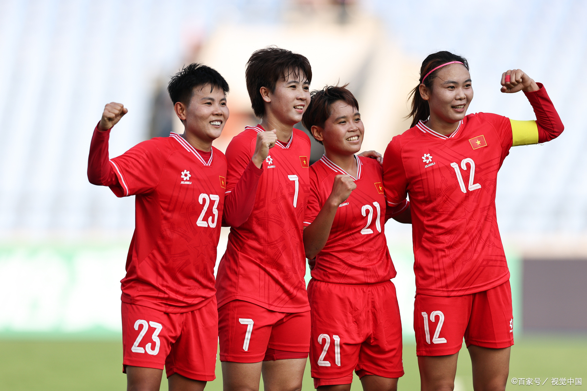 世界各国足球好手齐聚比赛，中国女足备战
