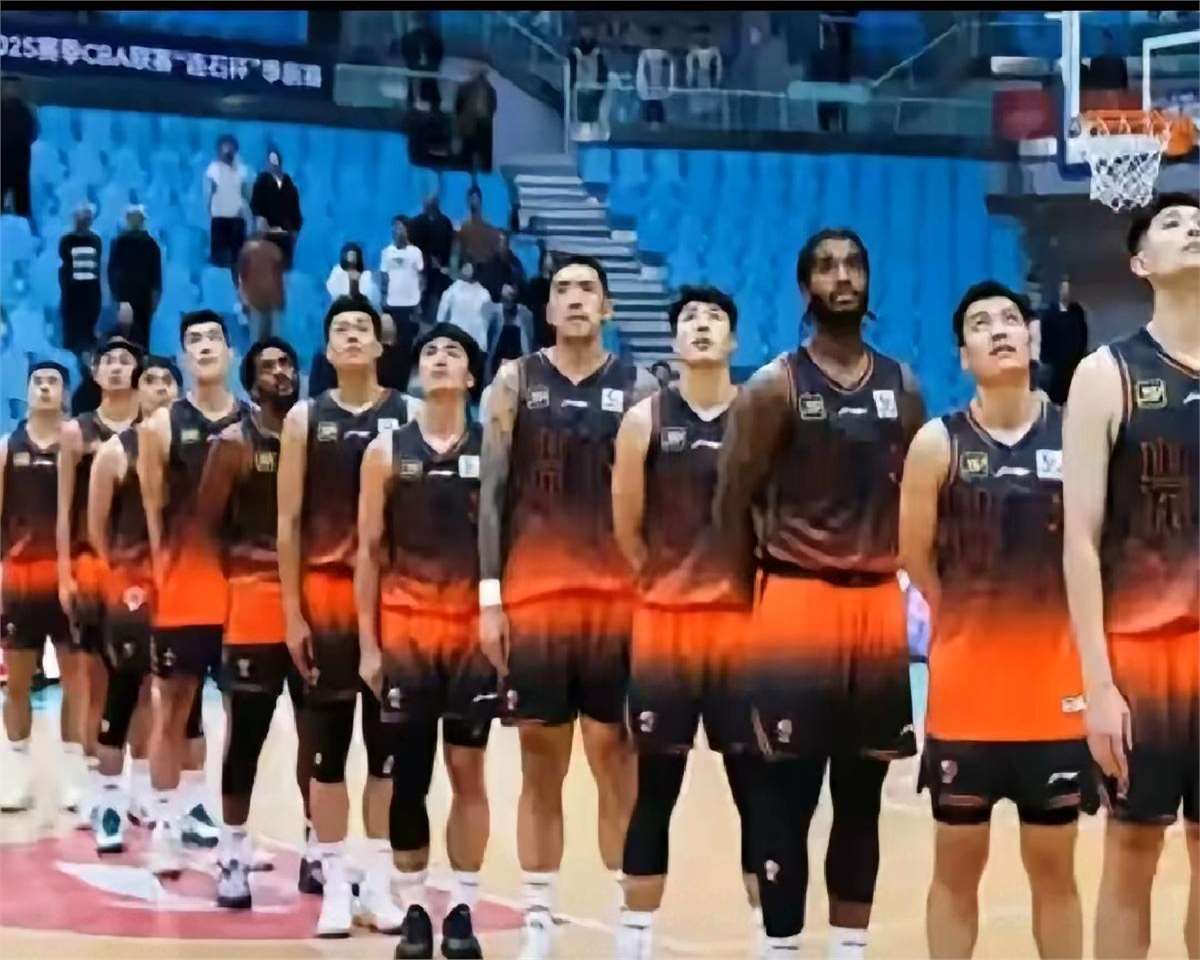 山东男篮备战对抗福建队，全队精神抖擞的简单介绍