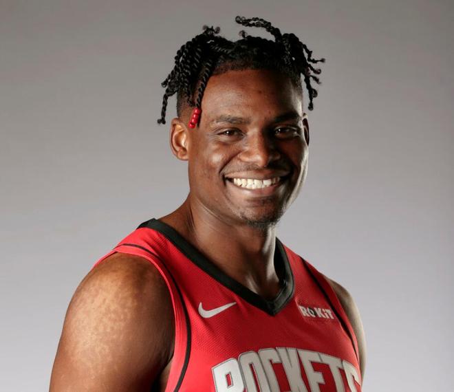 关于前NBA球员强奸案成立被判处入狱100个月的信息