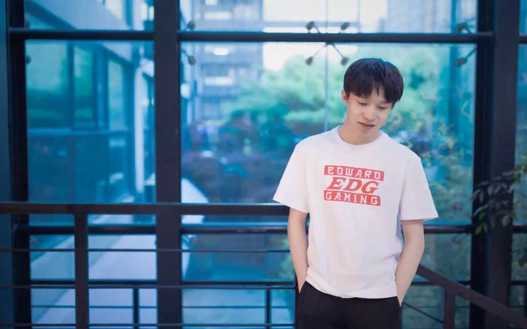 【直播】西卡：为什么没有有一个人敢上去开团啊？全是蛆吗都在后面看？50亮502回复英雄联盟的简单介绍