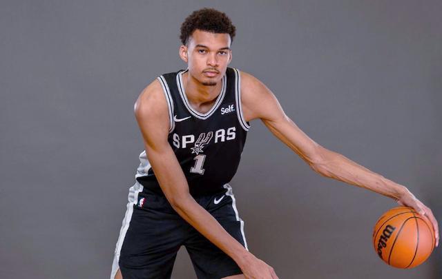 天博体育入口-NBA第一“高”僧！一文回顾维克托-文班亚马中国之旅