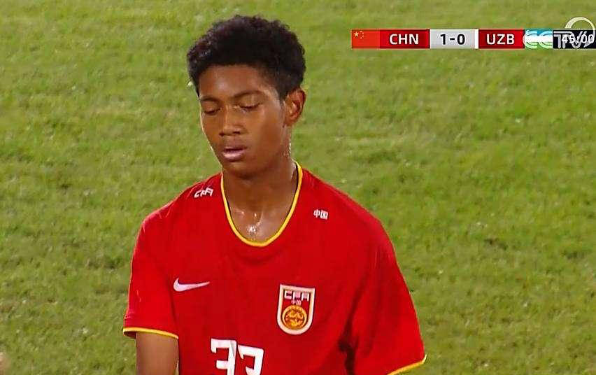 国足U16梦幻开局，1-1战平乌兹别克斯坦，“非裔”球员表现