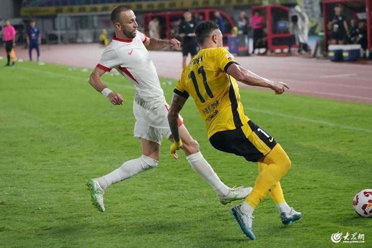 包含1-0！青岛西海岸力克青岛海牛，兰克尔-泽表现平平，戴维森世界波的词条